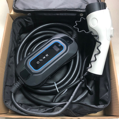 3.5KWタイプ2EVプラグIP67 ショッピングモールの駐車場でのテスラモデル3用の搭載充電器