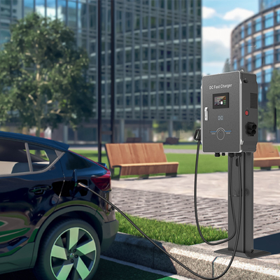スーパーマーケット 駐車場 電気自動車 充電台 CCS 40kW ヒューンダイ イオニク 5 充電器