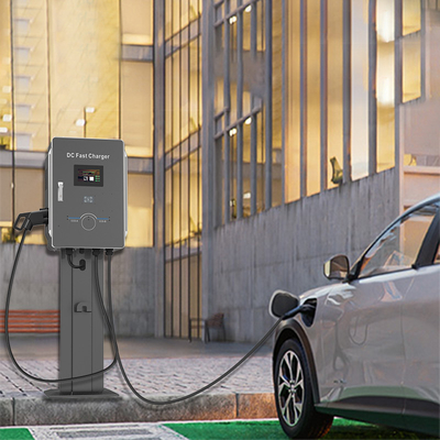 スーパーマーケット 駐車場 電気自動車 充電台 CCS 40kW ヒューンダイ イオニク 5 充電器