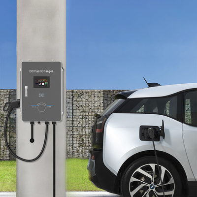 スーパーマーケット 駐車場 電気自動車 充電台 CCS 40kW ヒューンダイ イオニク 5 充電器